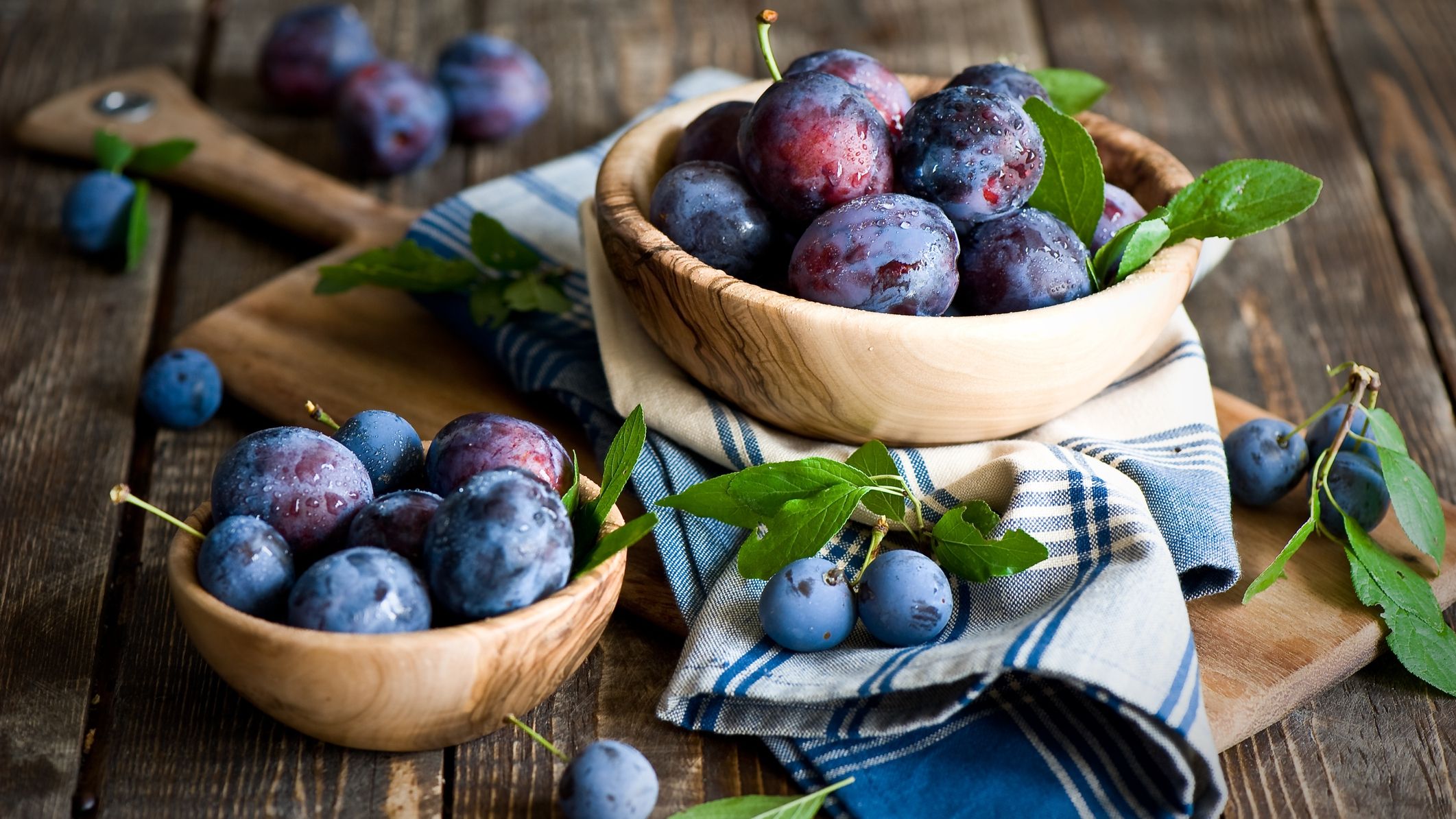 Дієтологи розповіли про корисні властивості сливи