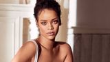 Rihanna вразила апетитними формами у білизні