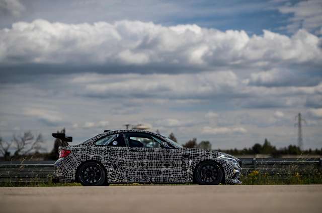 BMW уперше показала трекову M2 Competition - фото 345083