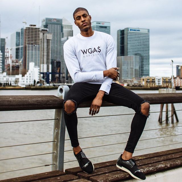 Найпопулярніший хлопець в Tinder назвав час, коли найкраще шукати пару в мережі - фото 345189