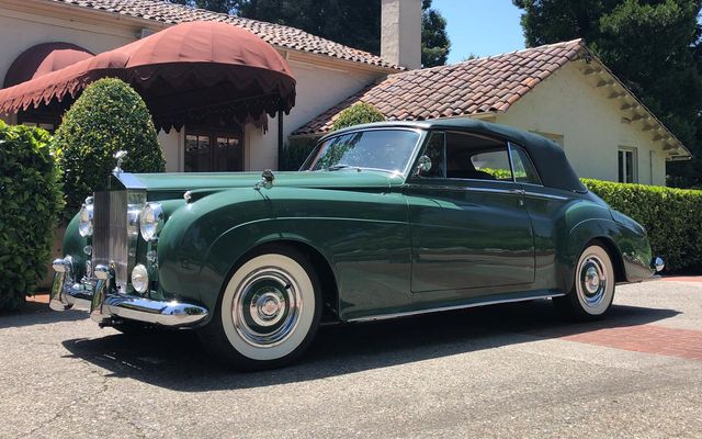 Розкішний Rolls-Royce Елізабет Тейлор виставлено на торги в США - фото 345197