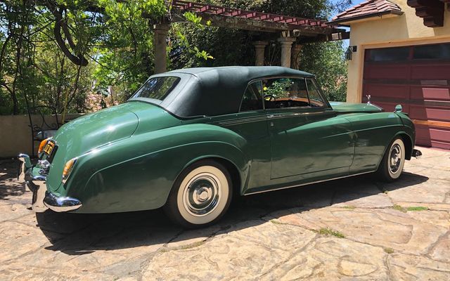 Розкішний Rolls-Royce Елізабет Тейлор виставлено на торги в США - фото 345201