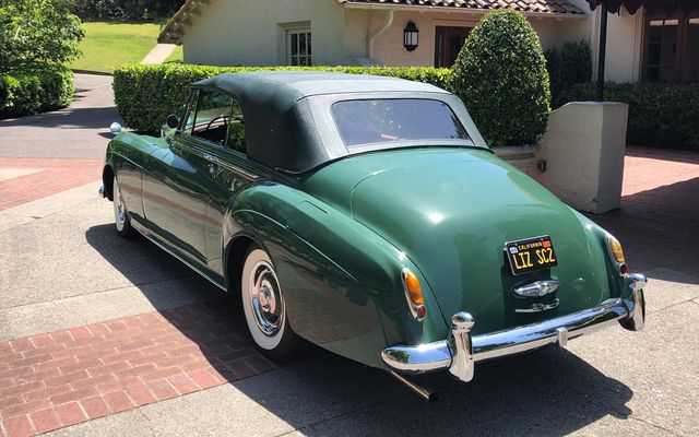 Розкішний Rolls-Royce Елізабет Тейлор виставлено на торги в США - фото 345202