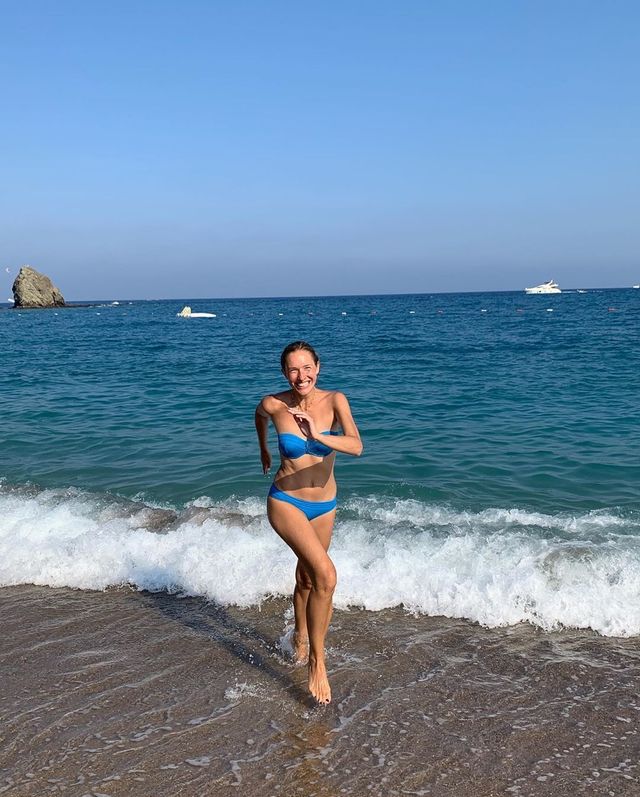 Катя Осадча похвалилася стрункою фігурою у бікіні - фото 345273