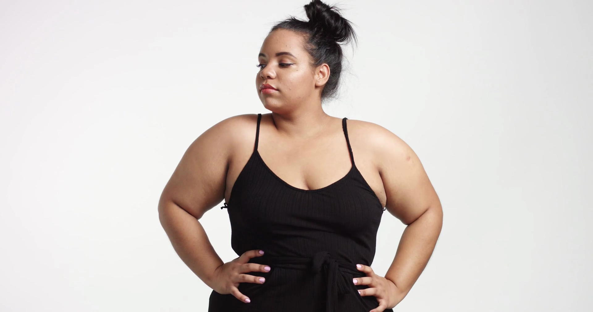 Колекція підкреслює "проблемні" ділянки тіла - фото 1