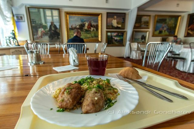 Українців розсмішила їдальня НАЗК у стилі Лувру: епічні фото - фото 346090