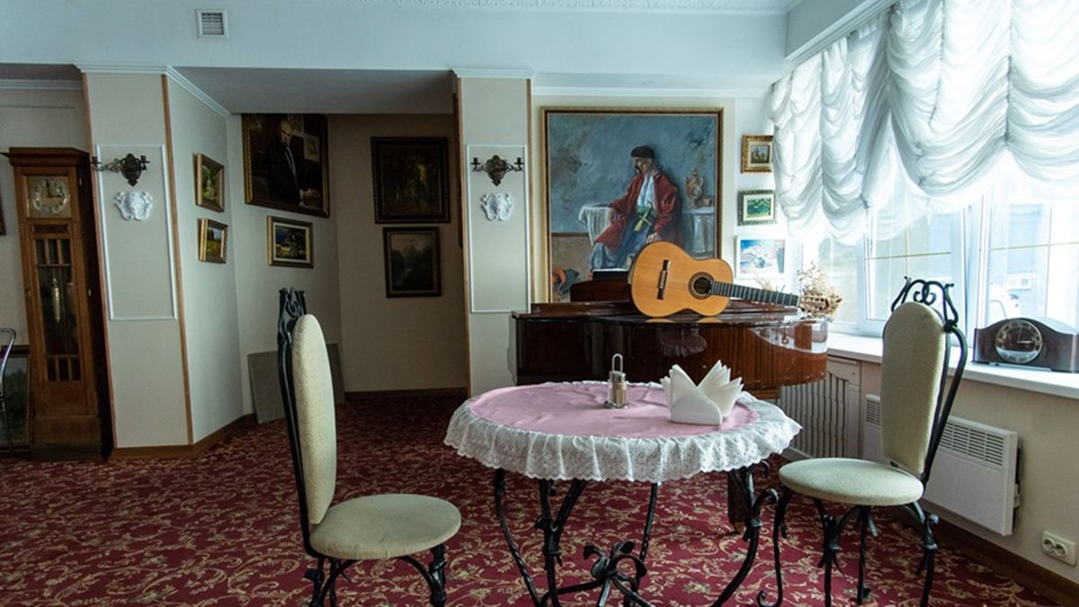 Українців розсмішила їдальня НАЗК у стилі Лувру: епічні фото