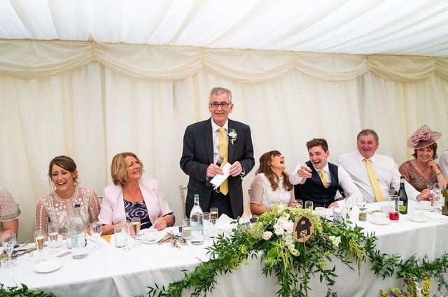 Фотограф робить курйозні, зате правдиві фото на весіллях. Ви будете сміятись до сліз! - фото 346130