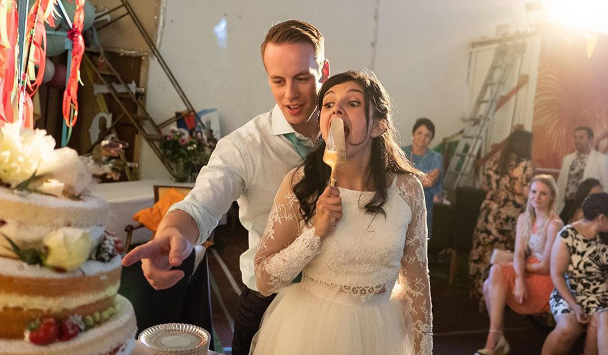 Фотограф робить курйозні, зате правдиві фото на весіллях. Ви будете сміятись до сліз!