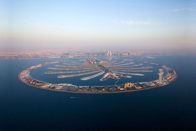 20 років будівництва: Palm Jumeirah у Дубаї готовий до заселення мешканців - фото 346285