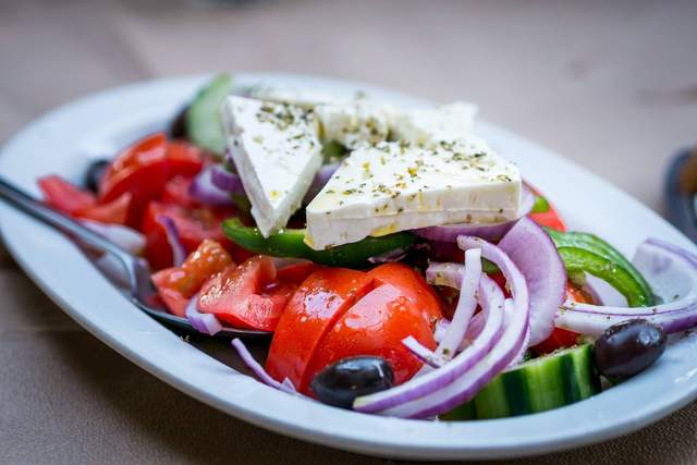 Грецький салат: покрокові рецепти приготування салату з фото - фото 346407