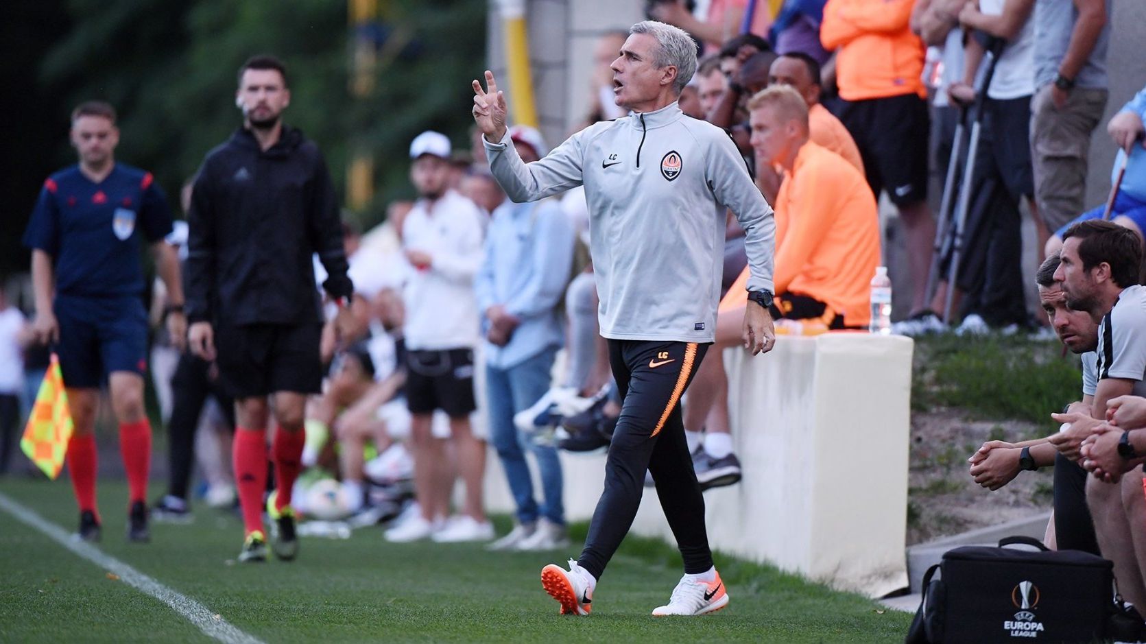 За прогнозами букмекерів, фаворитом цього матчу є Шахтар - фото 1