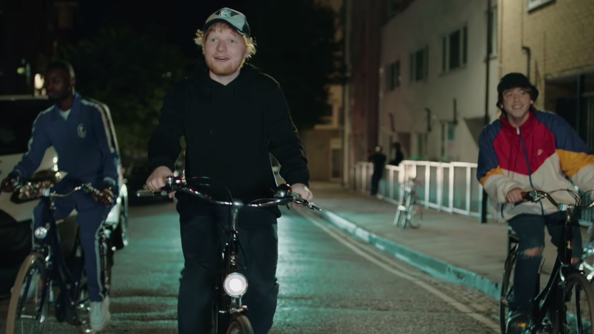 У мережі набирає популярності новий невигадливий кліп Еда Ширана