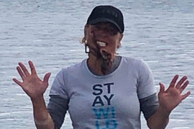 Американка хотіла зробити оригінальне фото з восьминогом на обличчі, але щось пішло не так - фото 346680