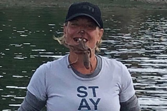 Американка хотіла зробити оригінальне фото з восьминогом на обличчі, але щось пішло не так - фото 346681