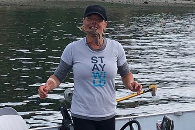 Американка хотіла зробити оригінальне фото з восьминогом на обличчі, але щось пішло не так - фото 346682