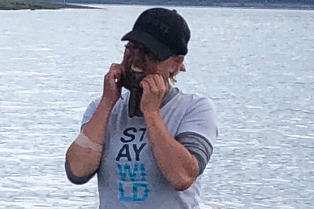 Американка хотіла зробити оригінальне фото з восьминогом на обличчі, але щось пішло не так - фото 346683