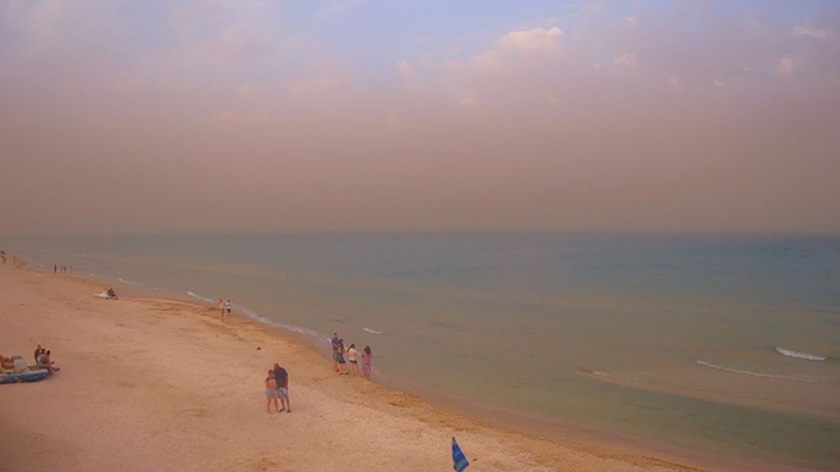 Піщана буря на курорті у Кирилівці шокувала українців: фото та відео