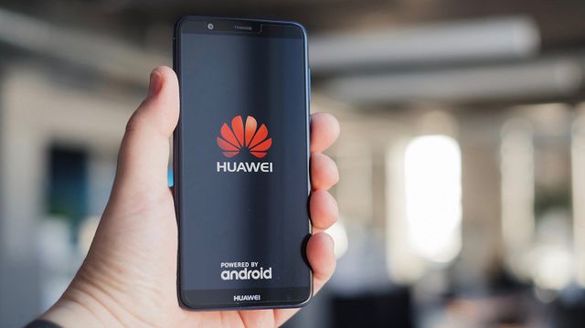 Huawei показала смартфон з новітнім LCD-дисплеєм - фото 346821