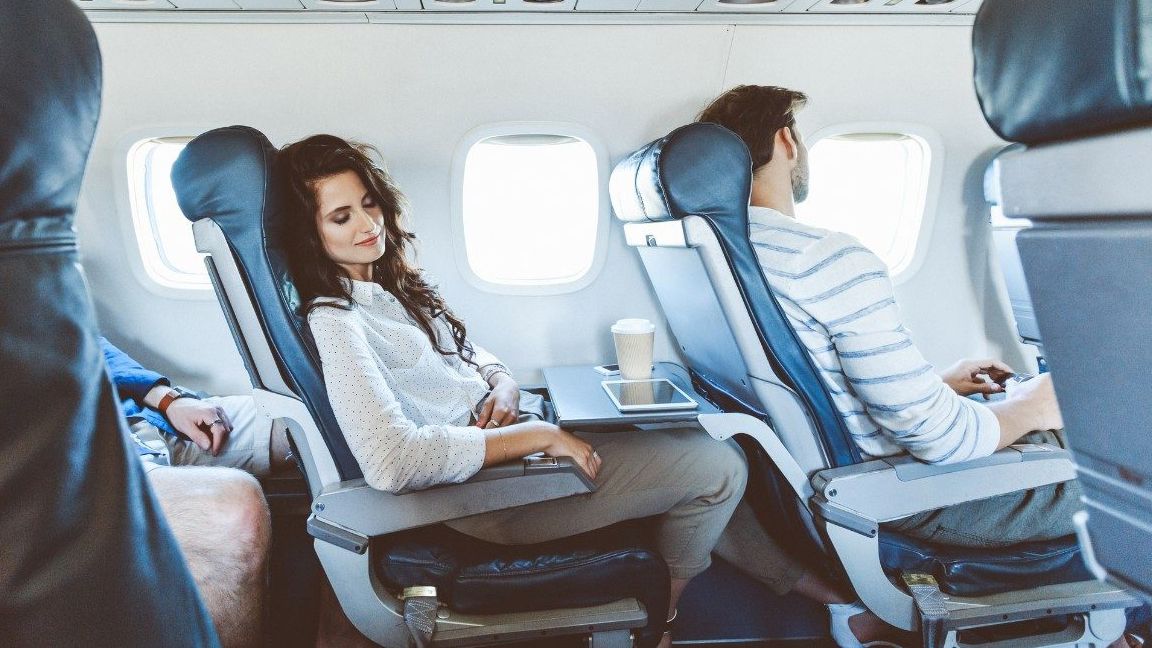 Поради, які допоможуть заснути в літаку - фото 1