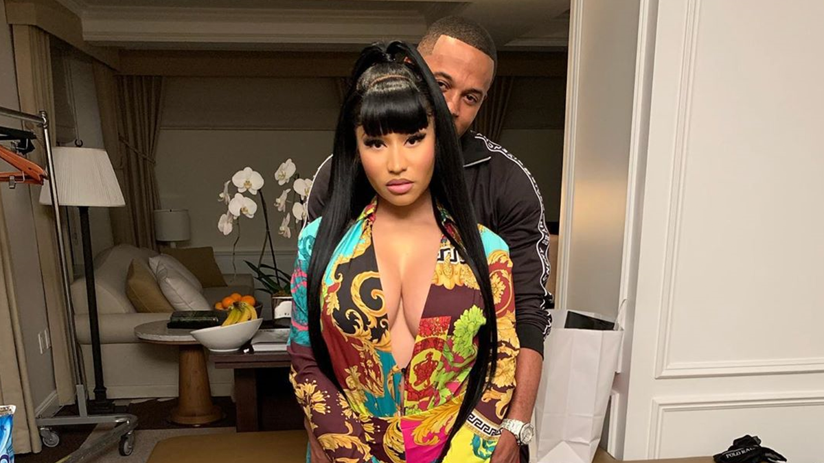 Напівгола Нікі Мінаж показала гарячий знімок зі своїм хлопцем
