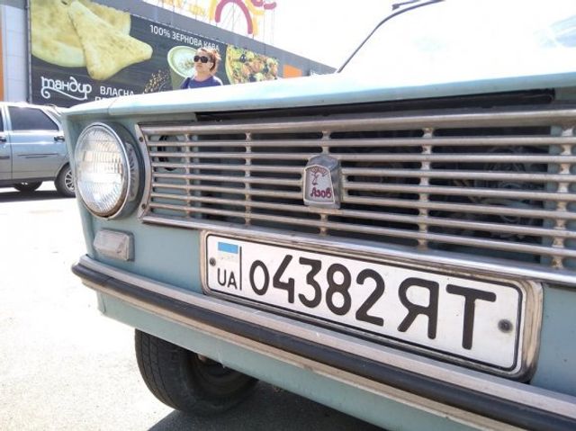 В Україні бачили рідкісне саморобне авто Азов - фото 347163