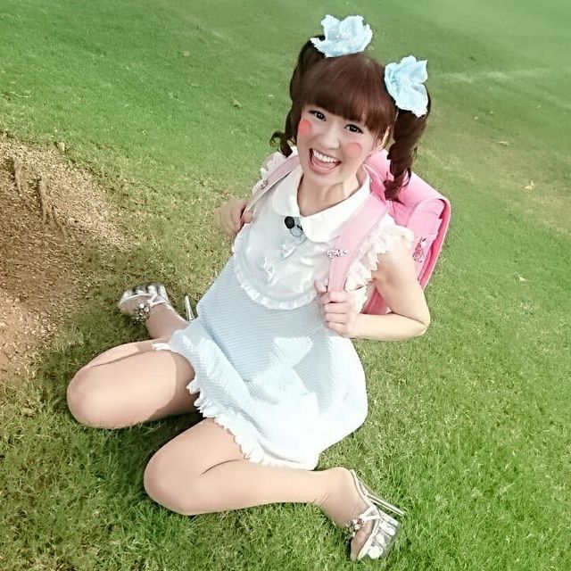 Мережу підкорила сексуальна 50-річна косплеєрка школярок - фото 347712