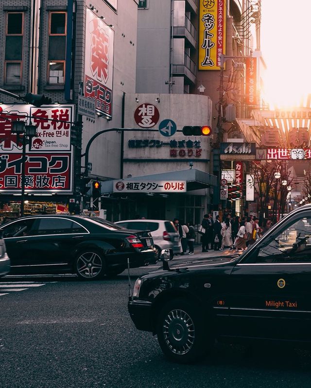 Японія у вуличних фото, які приковують погляд: яскраві кадри - фото 347778