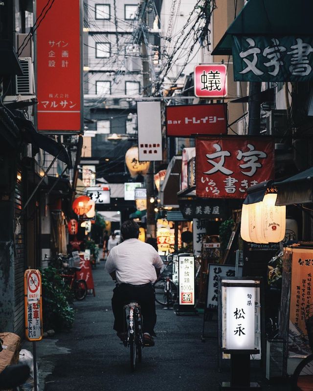 Японія у вуличних фото, які приковують погляд: яскраві кадри - фото 347781