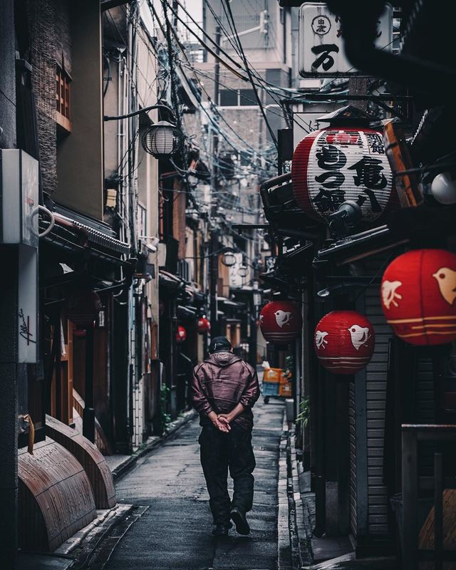 Японія у вуличних фото, які приковують погляд: яскраві кадри - фото 347784