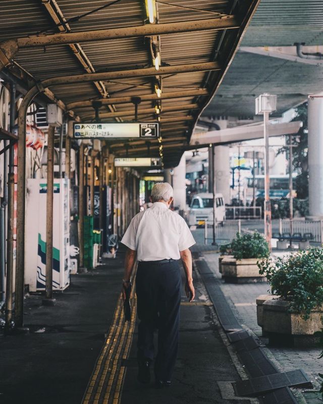 Японія у вуличних фото, які приковують погляд: яскраві кадри - фото 347789