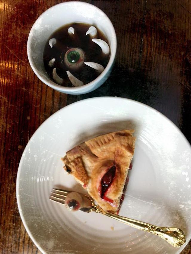 Десерти від цього майстра можуть не на жарт налякати - фото 348309