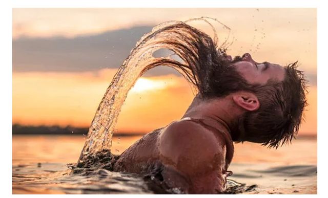 Кумедні хлопці спародіювали найпопулярніші пози дівчат на фото - фото 348349