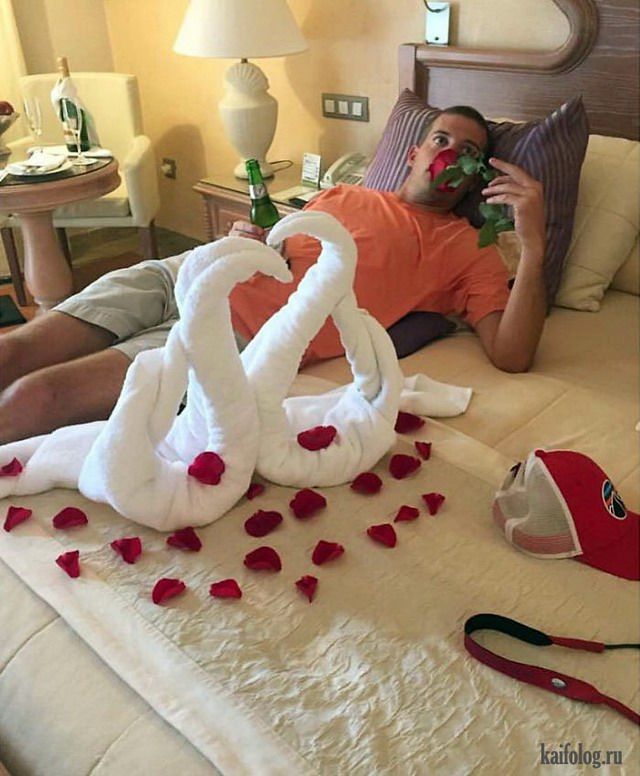 Кумедні хлопці спародіювали найпопулярніші пози дівчат на фото - фото 348352