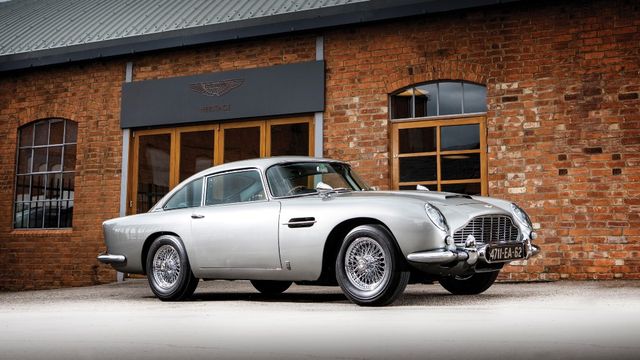Справжнє авто Джеймса Бонда пішло з молотка - фото 348374