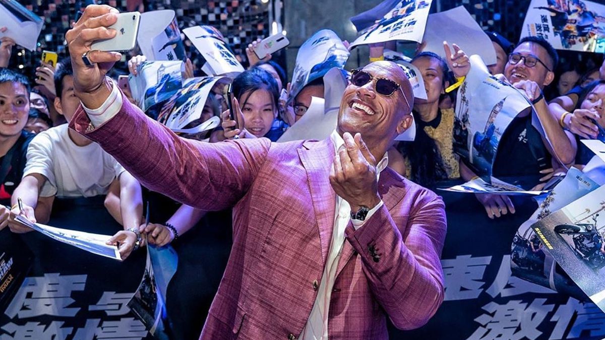 Двейн Джонсон визнав сексуальним свого двійника в музеї мадам Тюссо: відео