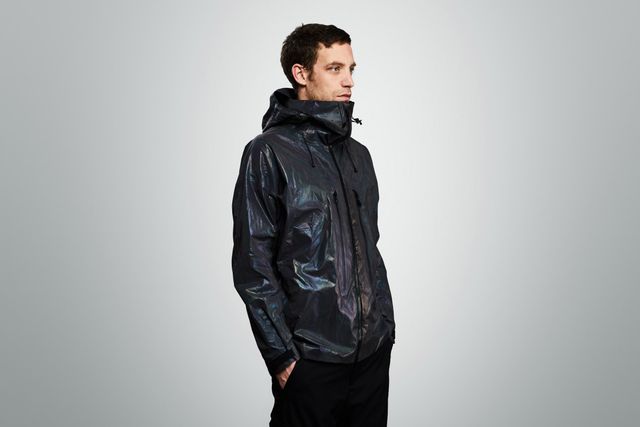 Британський бренд створив лижну куртку з імітацією шкіри кальмара (фото) - фото 349038