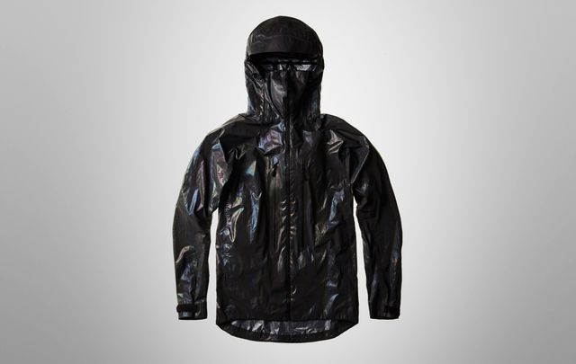 Британський бренд створив лижну куртку з імітацією шкіри кальмара (фото) - фото 349040