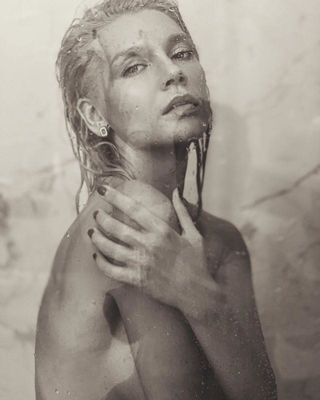 Ексучасниця ВІА Гри знялася повністю оголеною для чоловічого журналу (18+) - фото 349123