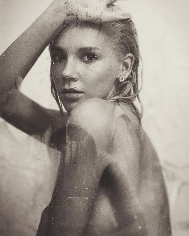 Ексучасниця ВІА Гри знялася повністю оголеною для чоловічого журналу (18+) - фото 349124