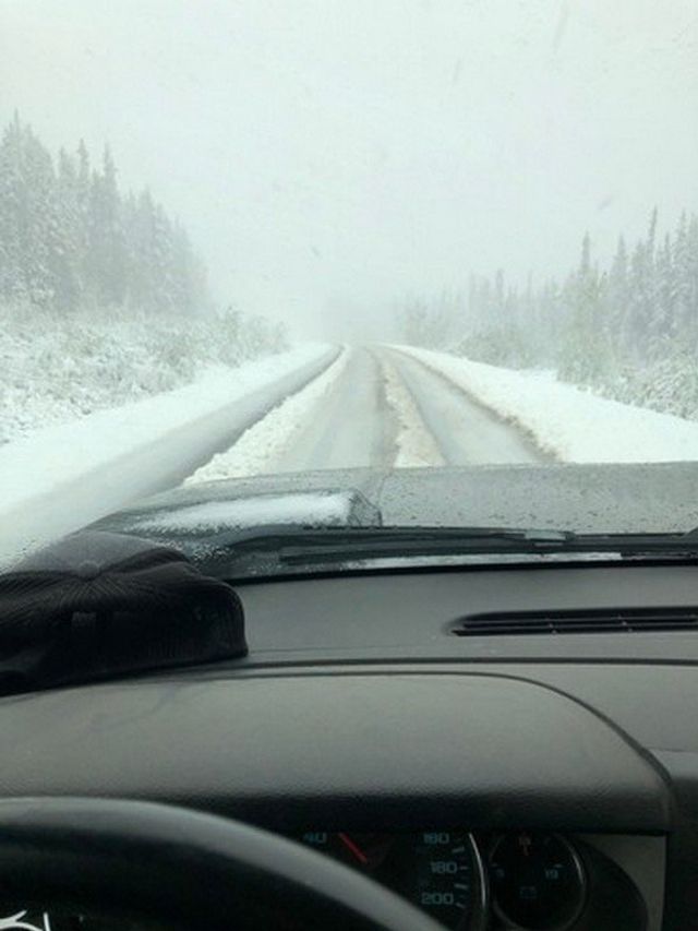Канаду засипало снігом в кінці літа: фото здивували мережу - фото 349239
