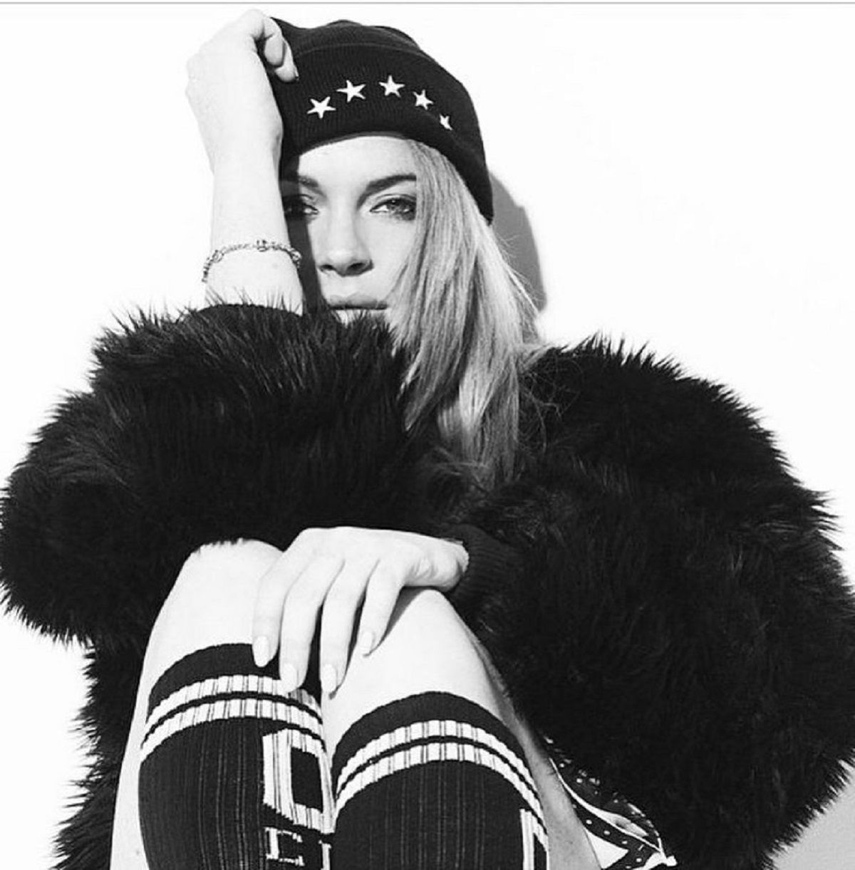 Сексуальна русалонька? Ліндсей Лохан нагадала про себе фото на пляжі