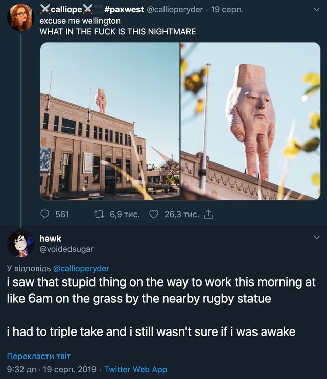 Скульптура гігантської руки з обличчям розбурхала мережу: ви маєте її бачити - фото 349347