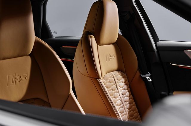 Audi показала новий 600-сильний універсал - фото 349361