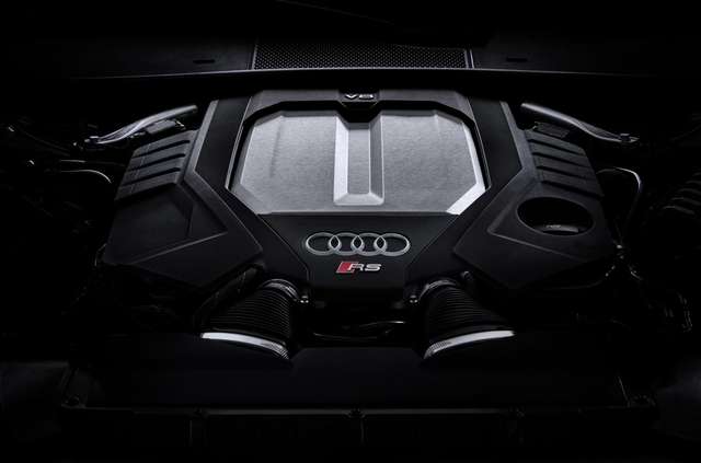 Audi показала новий 600-сильний універсал - фото 349363