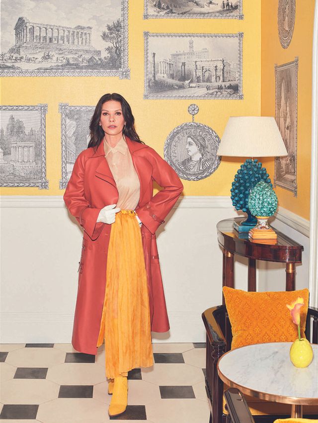 Справжні леді: Кетрін Зета-Джонс знялась у стильній фотосесії зі своєю донькою - фото 349571