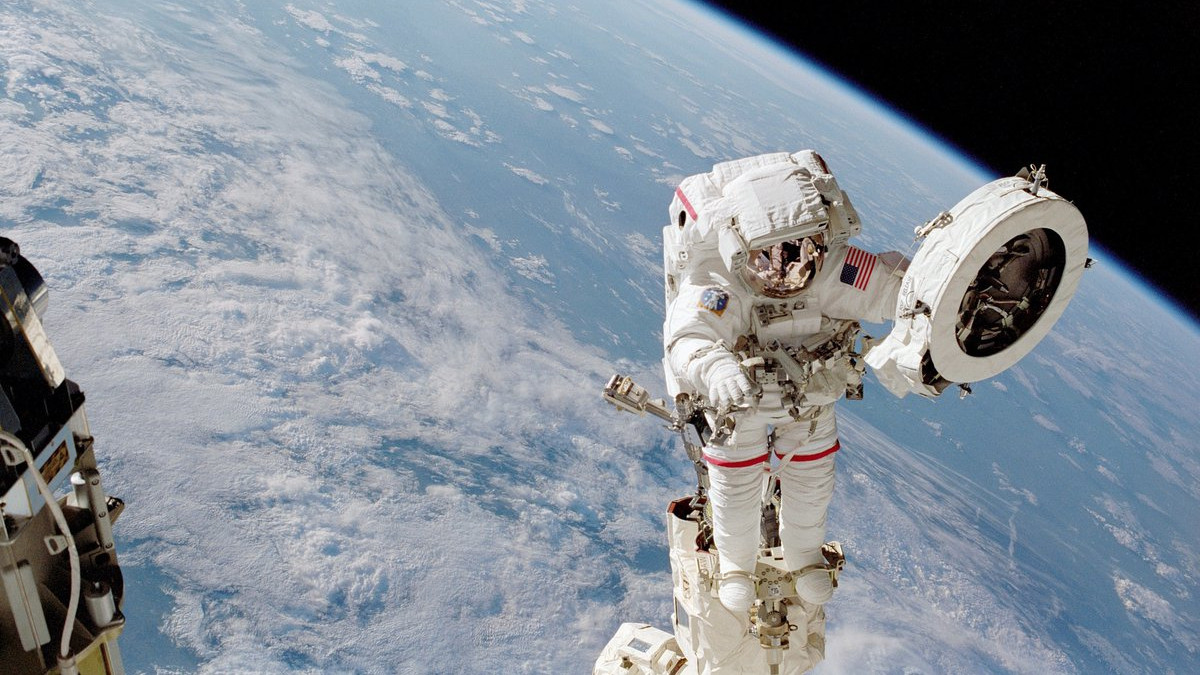 Вихід астронавта у відкритий космос - фото 1