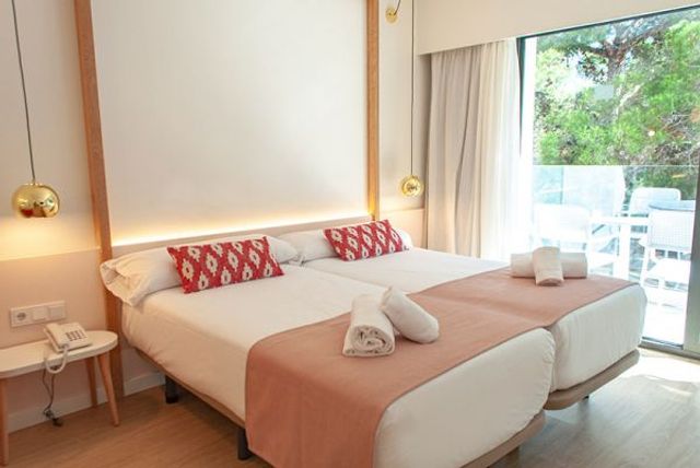 У цей готель чоловікам вхід суворо заборонений: чому - фото 349811