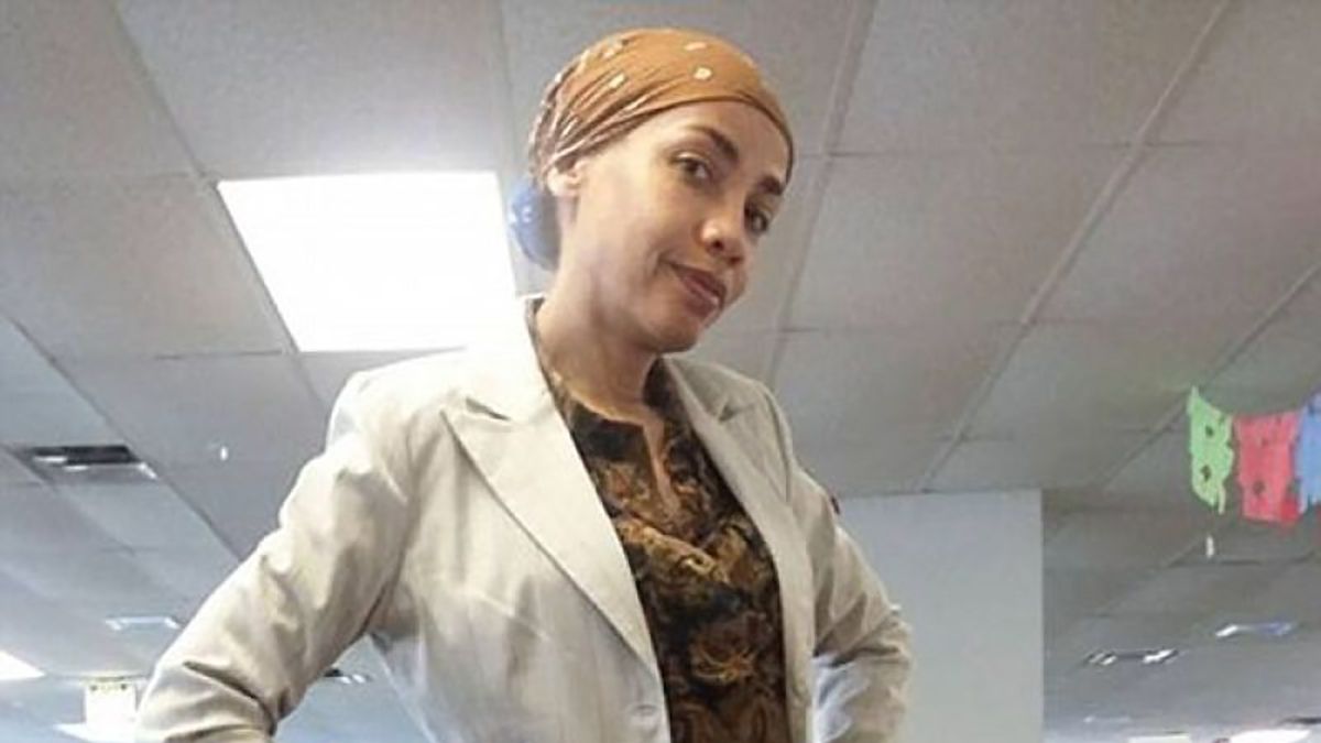 Цій жінці заборонили приходити на роботу в хустці і ось, що вона зробила