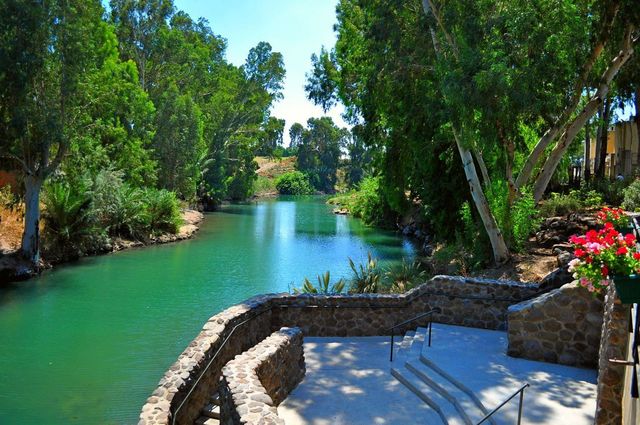 Відпочинок по-королівськи: чому варто поїхати на море в Йорданію - фото 349886